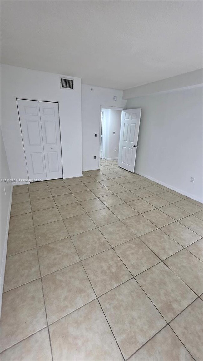 Building Photo - 2630 SW 28th St