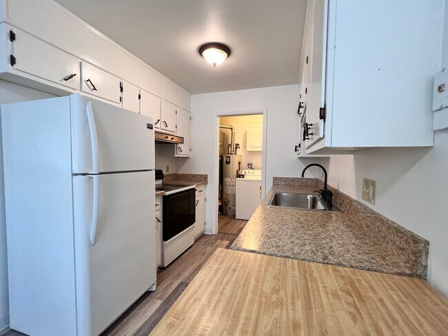 Building Photo - 3001 Boulder Ave