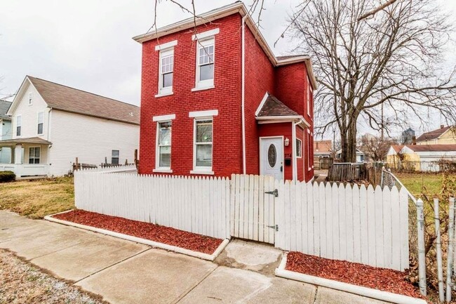 Primary Photo - Beautifully Renovated Brick Home in East F...