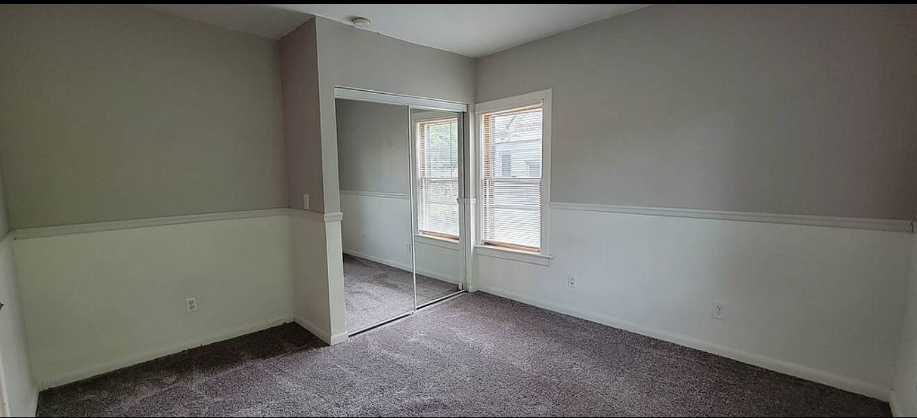 Building Photo - 15 Minden Ave