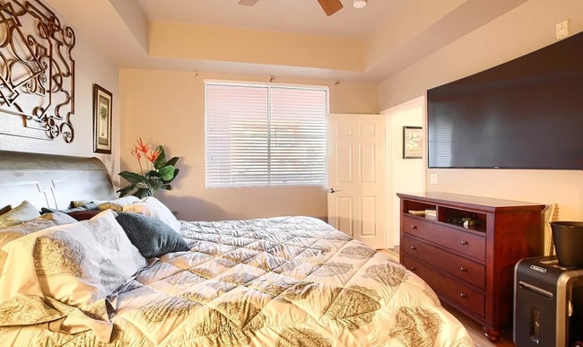 Building Photo - 15 E Agate Ave