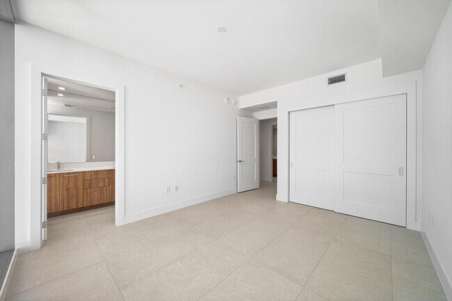 Building Photo - 151 N Seabreeze Blvd