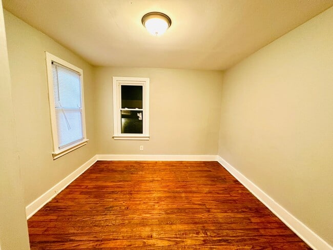 Building Photo - Updated 2BR house in Portland with unfinis...