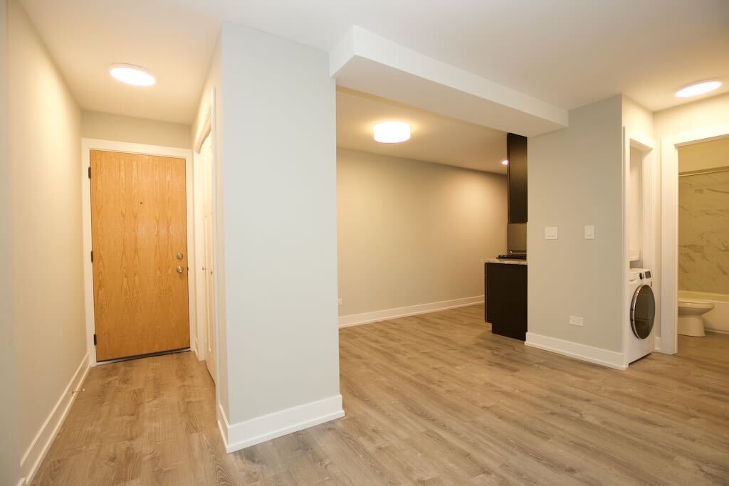 Building Photo - 430 W Barry Ave