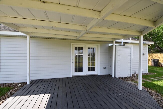 Building Photo - 10946 Fullerton Dr