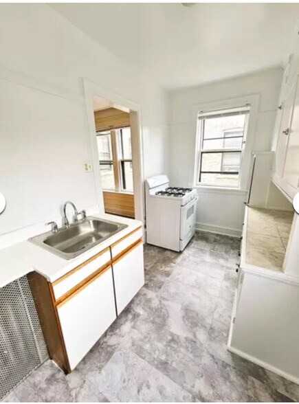 Building Photo - 1500 W Chase Ave