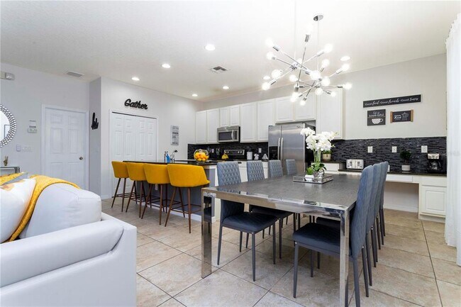 Building Photo - 650 Las Fuentes Dr