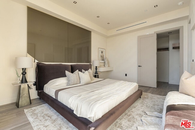 Building Photo - 1021 N Ogden Dr