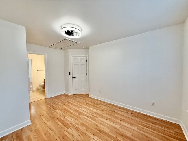 Building Photo - Modern 3BD, 2.5BA End Unit Raleigh Townhome with HOA Amenities Near I-540 & Triangle Town Center