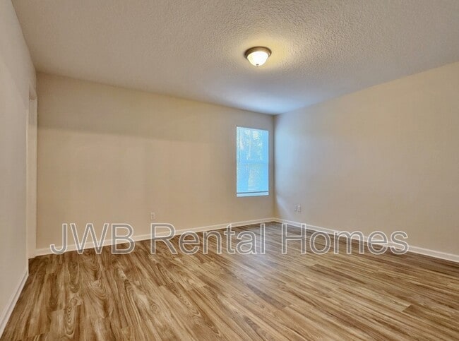 Building Photo - 7914 Pipit Ave