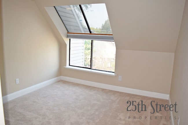 Building Photo - 5428 Ventana Pl