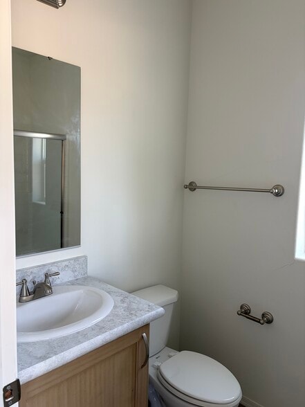 Building Photo - 2000 E Frontier Ave