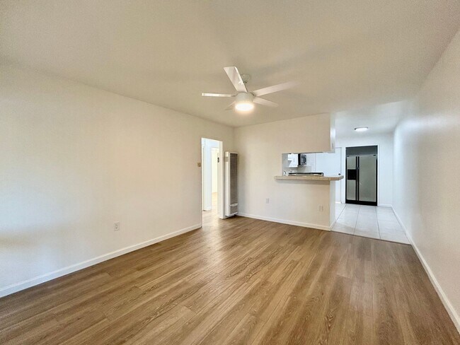 Building Photo - 2 bed 1 Bath with Garage in The Heart of Clairemont!