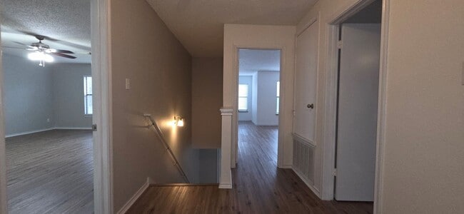 Building Photo - 3 BED/2.5 BATH IN LOVELY SCHERTZ! Less than 5 miles to Randolph AFB