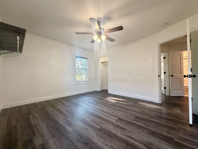Building Photo - 575 SE Gaut St