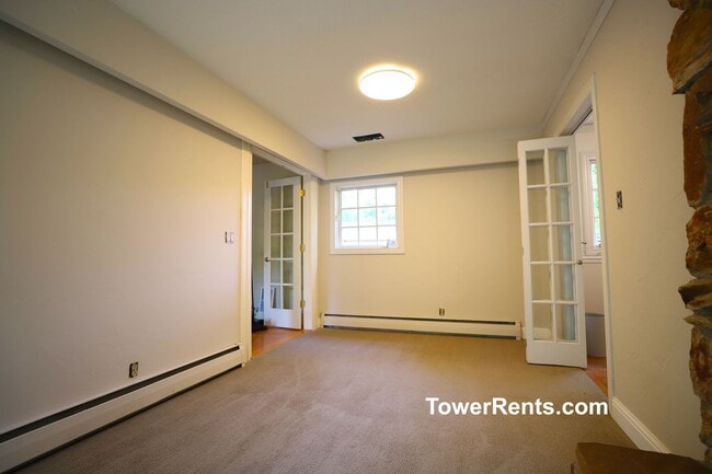 Building Photo - Santa Rosa: 3 bedroom, 2 1/2 bath Home wit...