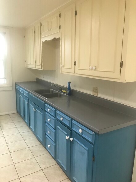 Building Photo - 517 W State St