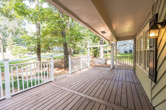 Building Photo - $500 OFF THE FIRST MONTH'S RENT WITH A LEASE SIGNED BY JULY 24TH!!!