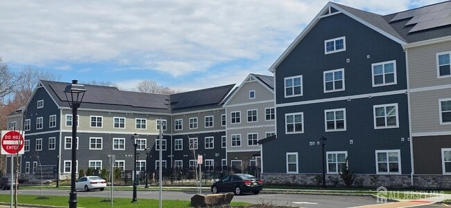 Building Photo - 211 Henderson Rd