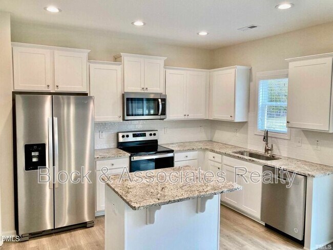 Building Photo - 22 Davinci Dr