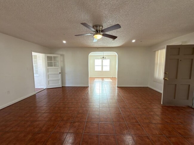Building Photo - 986 Merritt Dr