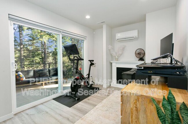 Building Photo - 7229 Turquoise Dr SW