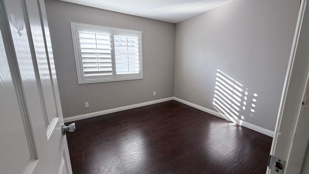 Building Photo - 370 S Larkwood St