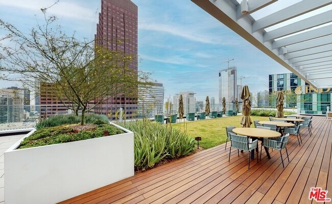 Building Photo - 877 Francisco St