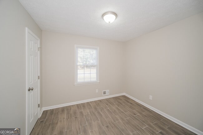 Building Photo - 205 Wellington Dr