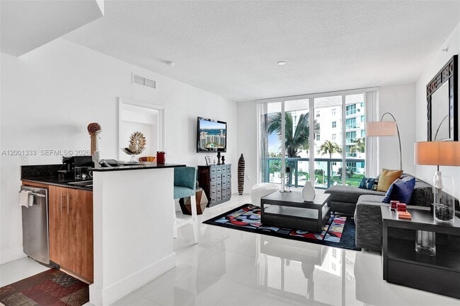 Building Photo - 7900 Harbor Island Dr