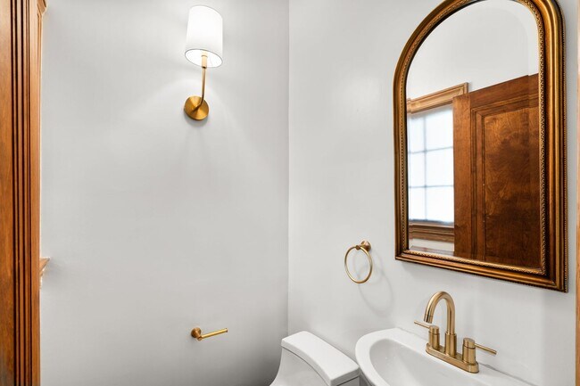 Building Photo - 3 Bed 2.5 Bath - Chevy Chase Colonial - Mo...