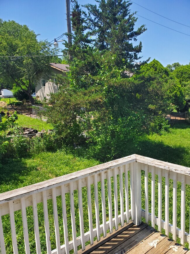 Building Photo - 1925 Heatherwood Dr