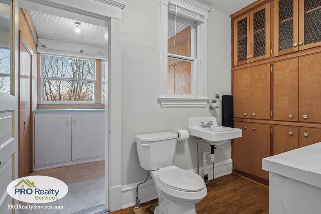 Building Photo - 4 Bedroom Home **50% off January's Rent with a January 2026 Move In**