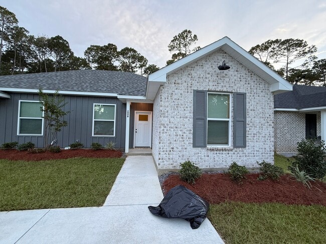 Building Photo - 209 Hoover Dr