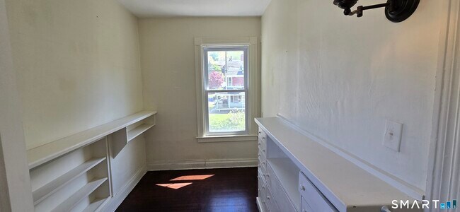 Building Photo - 40 Maple Grove Ave