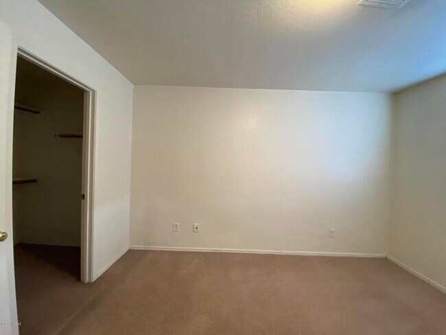 Building Photo - 1251 E Weimer Cir