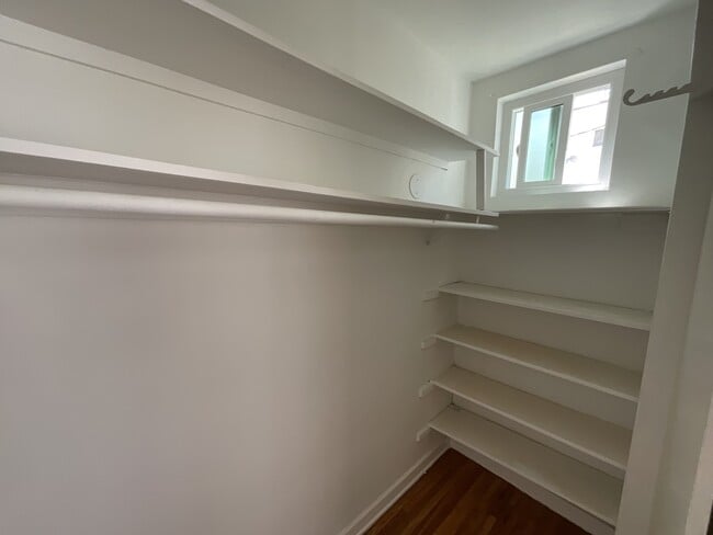 Building Photo - 2724 Locksley Pl