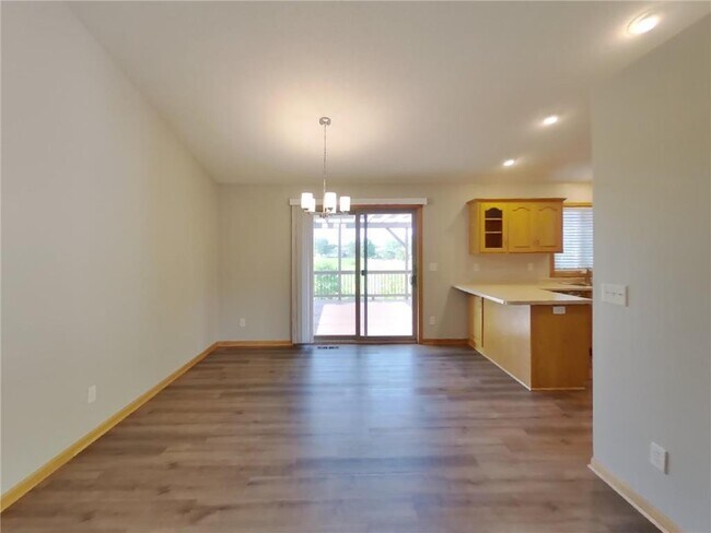 Building Photo - 2200 Buffalo Ridge Dr
