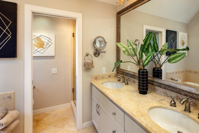 Building Photo - Stunning Menlo Park Townhome