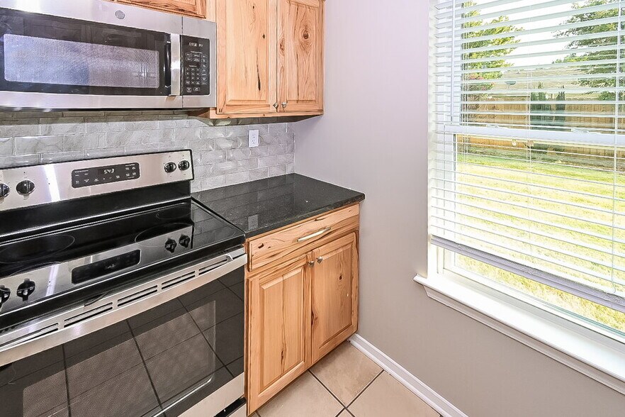 Building Photo - 2595 Bryce Cove