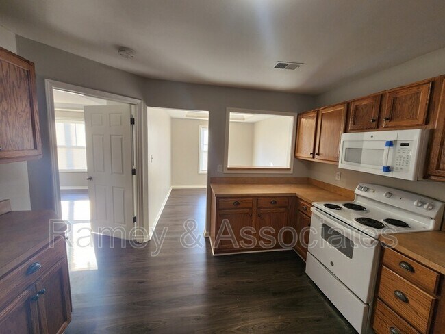 Building Photo - 3802 Falcon Crest Dr