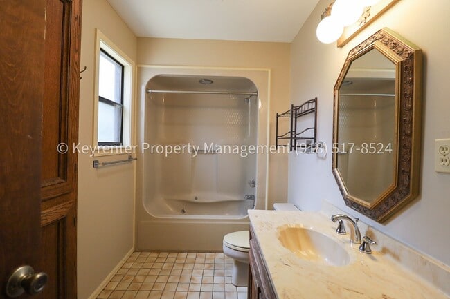 Building Photo - 1426 E 32nd Pl