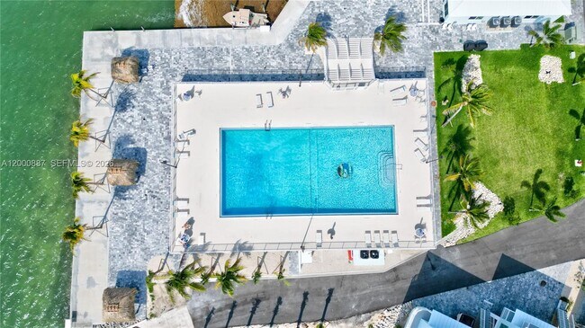 Building Photo - 10877 Overseas Hwy