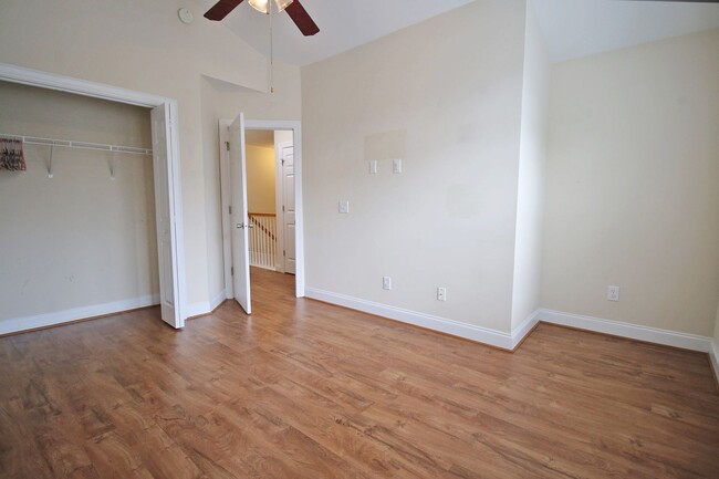 Building Photo - 3 Bedroom. 2.5 Bathroom Townhome in Pennin...