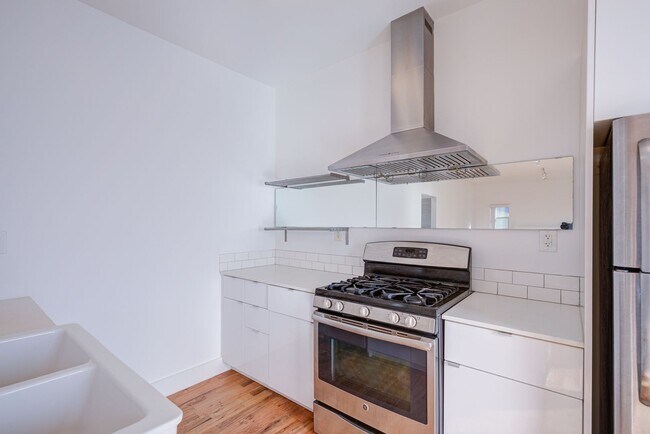 Building Photo - 3216 Bellevue Ave