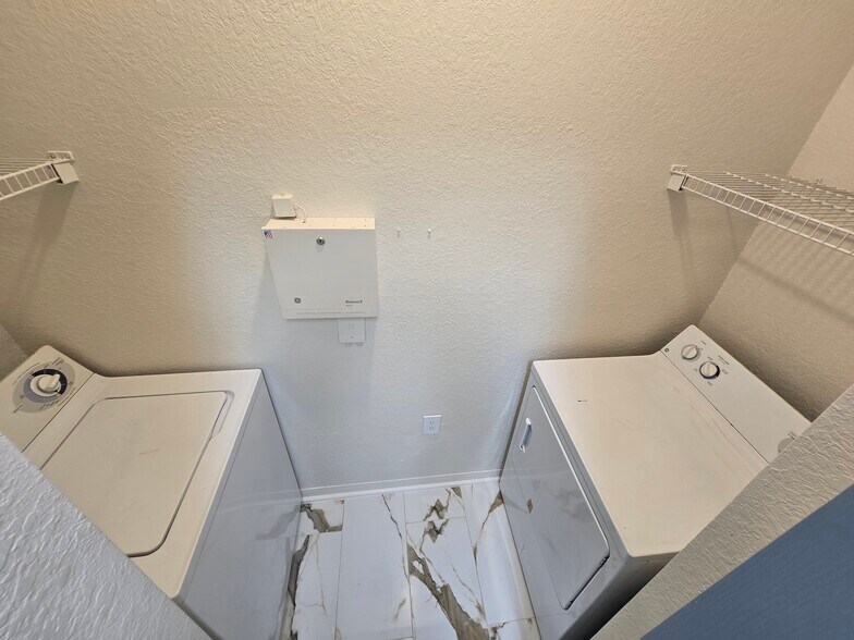 Building Photo - 6137 Metrowest Blvd