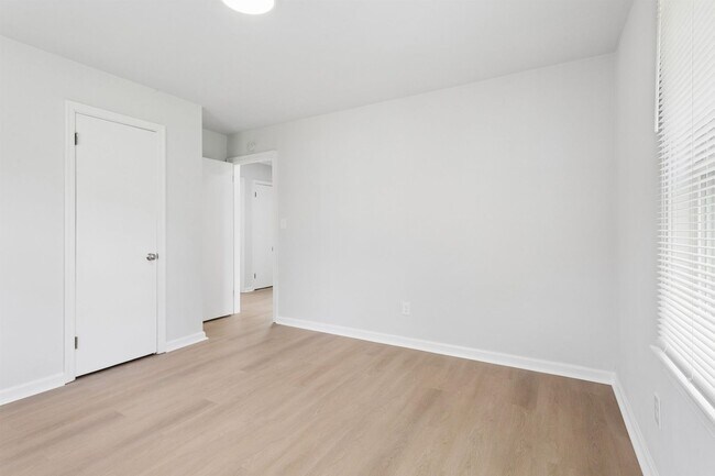 Building Photo - 3BR/1BA Renovated Brick Rancher | 1-Car Garage | Hampton – Coliseum Central