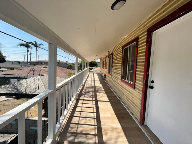 Primary Photo - 1514 S Bentley Ave