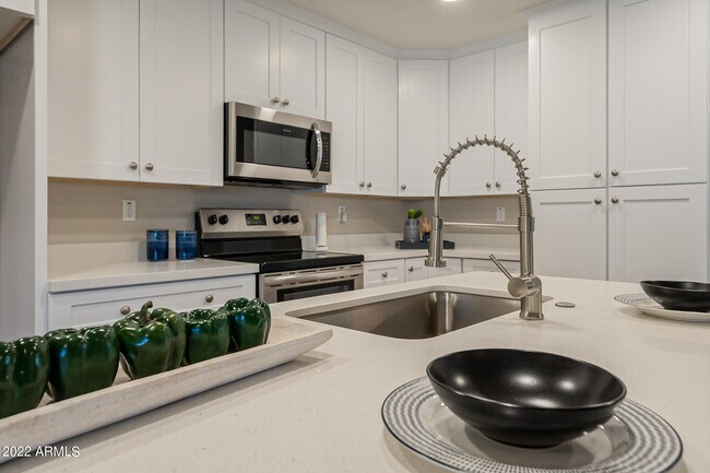 Building Photo - 12019 N Hacienda Dr