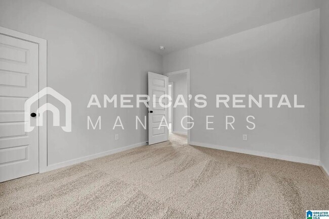 Building Photo - Rare 5 Bedroom Home for Rent!